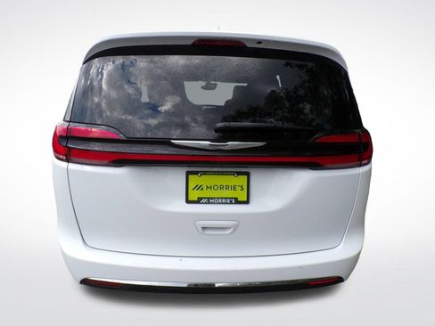 Used 2022 Chrysler Pacifica Touring-L FWD image 5