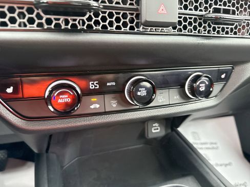 Used 2025 Honda HR-V Sport image 17