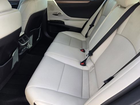 Used 2024 Lexus ES 350 w/ Premium Package FWD image 12