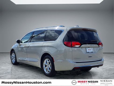 Used 2020 Chrysler Pacifica Touring-L Plus w/ Tire & Wheel Group image 2