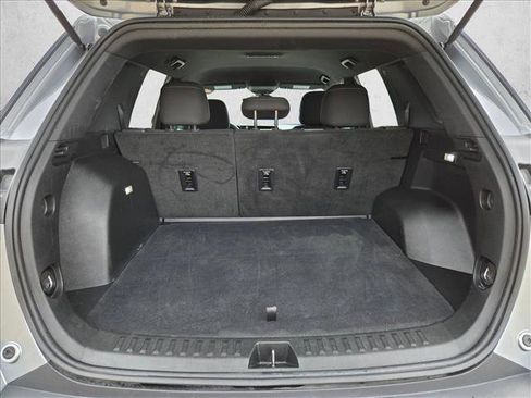 Used 2025 Chevrolet Equinox LT FWD image 18