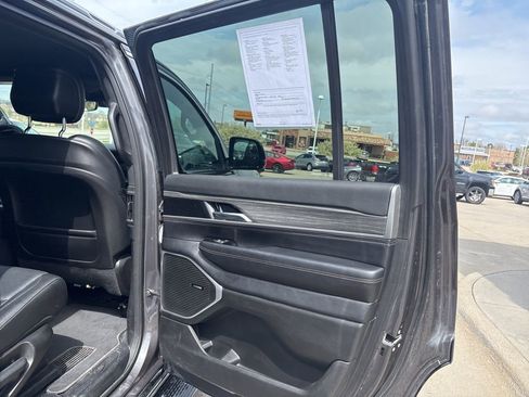 Used 2023 Jeep Wagoneer Series III w/ Preferred Equipment Group image 32