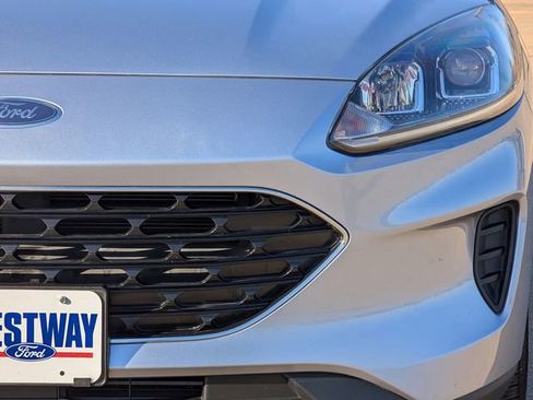 Used 2022 Ford Escape SE w/ SE Sport Appearance Package image 8