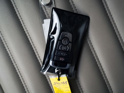 Used 2019 Ford Fusion SEL image 45