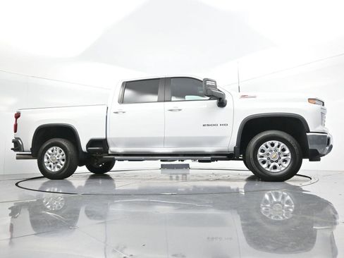 Used 2025 Chevrolet Silverado 2500 LT AWD/4WD image 38