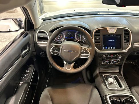 Used 2022 Chrysler 300 Touring w/ Sport Appearance Package image 28