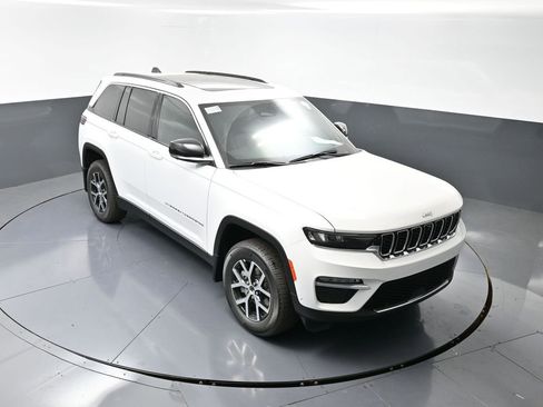 New 2025 Jeep Grand Cherokee Limited w/ Luxury Tech Group II image 28