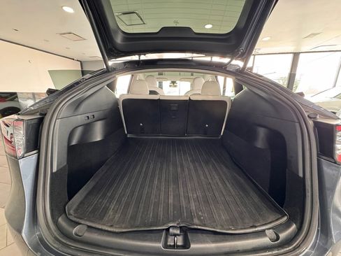 Used 2022 Tesla Model Y Long Range image 20