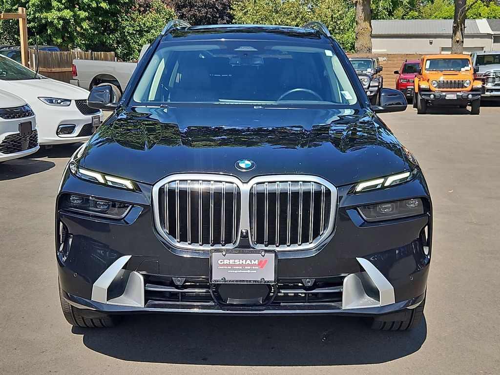Used 2025 BMW X7 xDrive40i w/ Premium Package AWD/4WD image 2