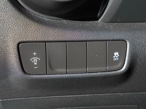 Used 2018 Hyundai Kona SE image 8