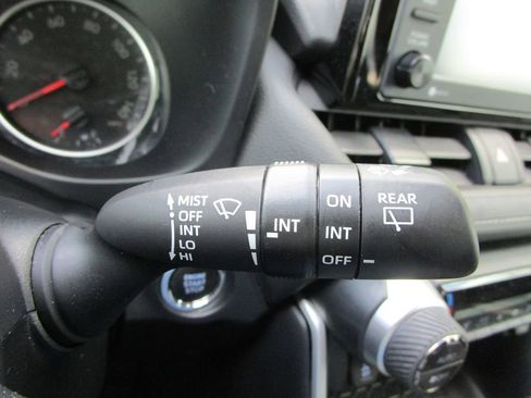 Used 2022 Toyota RAV4 XLE image 26