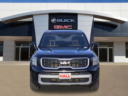 Used 2023 Kia Telluride EX w/ EX Captain's Chair Package image 2