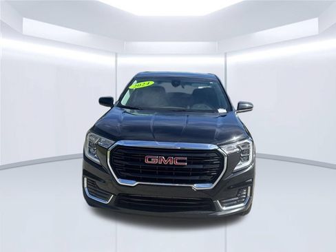 Used 2024 GMC Terrain SLE FWD image 2