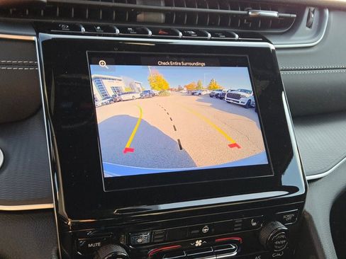 New 2025 Jeep Grand Cherokee Altitude image 31