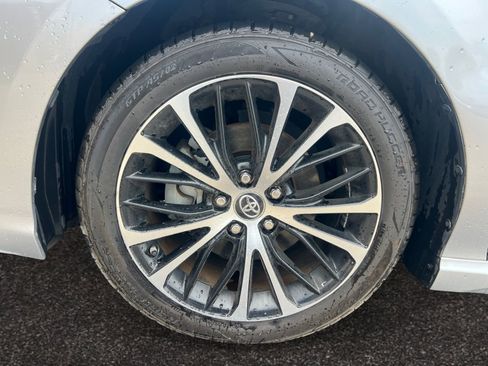 Used 2019 Toyota Camry SE FWD image 14