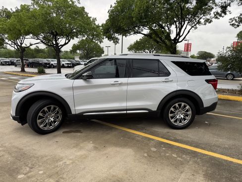 Used 2025 Ford Explorer Platinum image 11