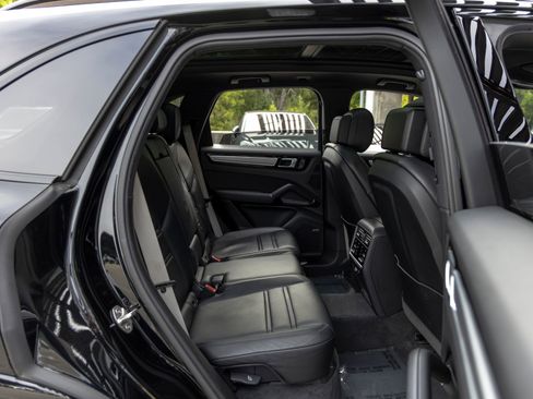 Certified 2023 Porsche Cayenne Platinum Edition AWD/4WD image 51