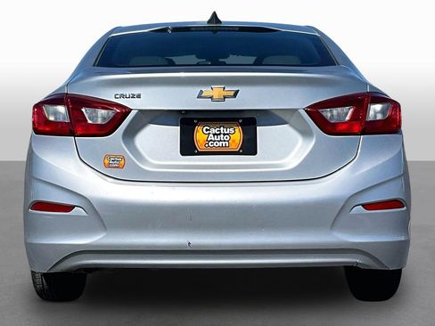 Used 2018 Chevrolet Cruze LS image 4