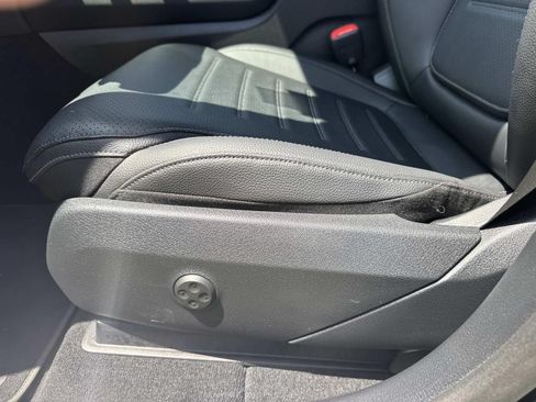 Used 2026 Mercedes-Benz GLC 300 image 16