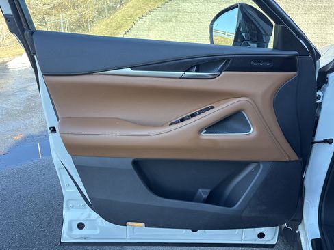 Used 2023 INFINITI QX60 Sensory w/ Vision Package image 16