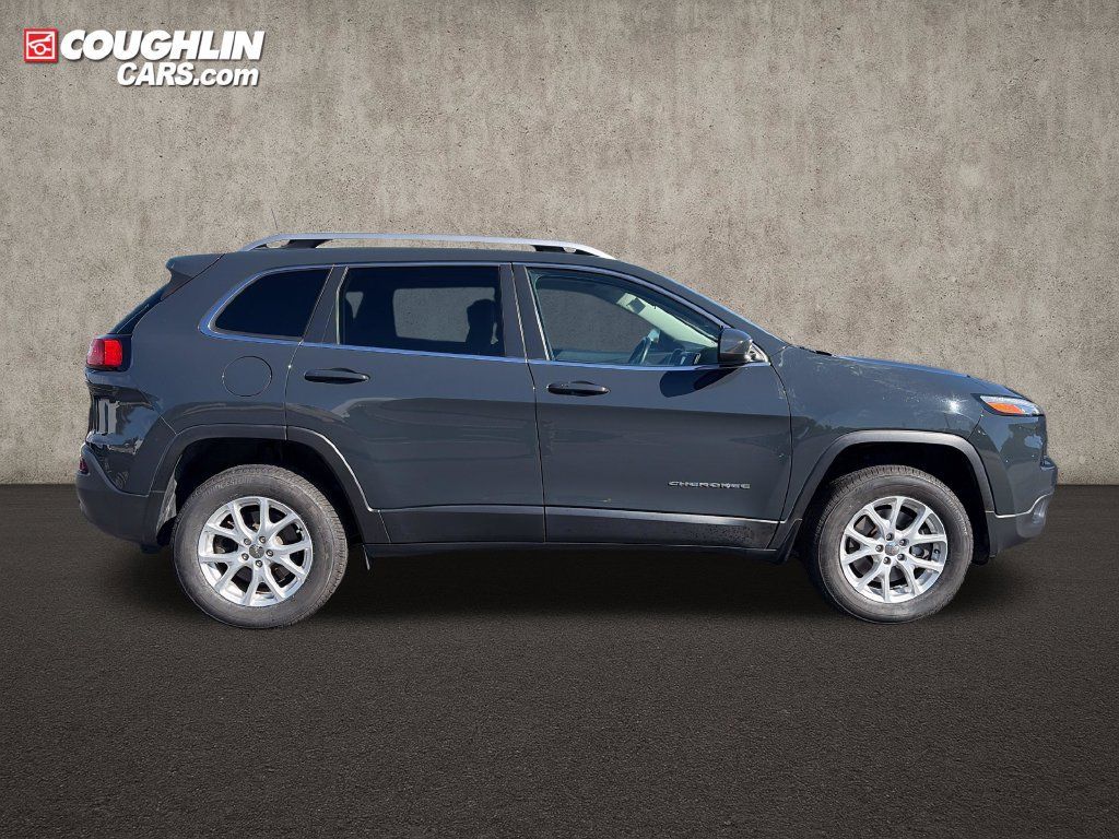 Used 2018 Jeep Cherokee Latitude Plus w/ Cold Weather Group AWD/4WD image 9