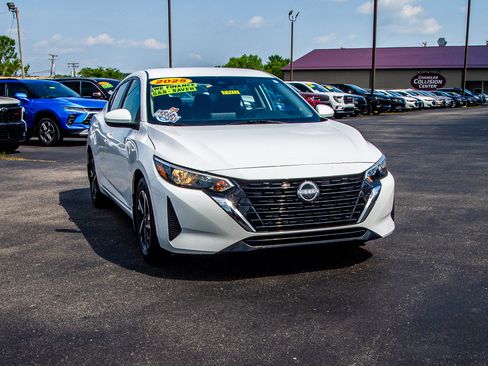 Used 2025 Nissan Sentra SV FWD image 10