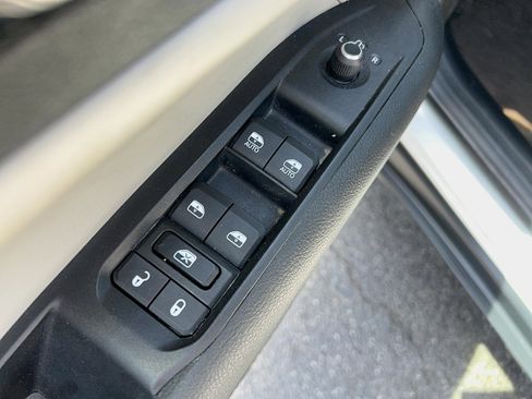 Used 2022 Jeep Compass Limited image 12