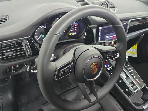 New 2026 Porsche Macan image 4