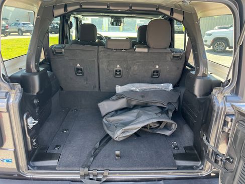 Used 2025 Jeep Wrangler Unlimited Rubicon 4xe w/ Convenience Group image 18