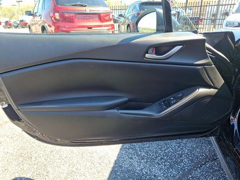 Used 2017 MAZDA MX-5 Miata Sport image 10