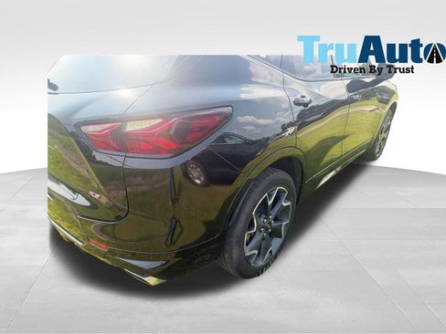 Used 2021 Chevrolet Blazer RS w/ Enhanced Convenience Package FWD image 2
