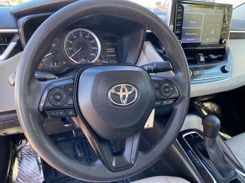 Used 2020 Toyota Corolla LE image 12