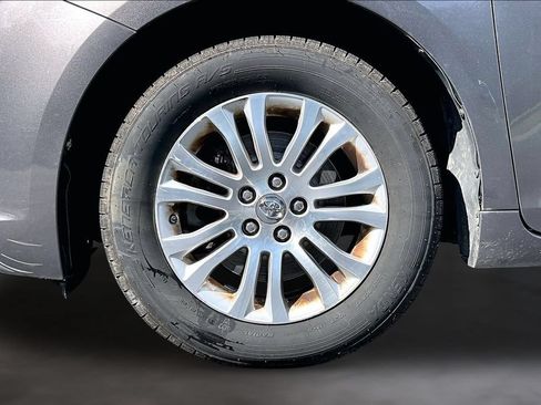 Used 2017 Toyota Sienna XLE FWD image 9