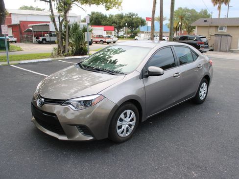 Used 2016 Toyota Corolla LE FWD image 1