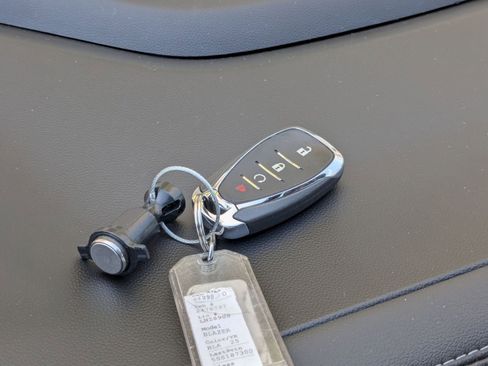 Used 2025 Chevrolet Blazer LT image 30