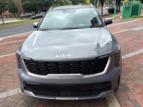 Used 2025 Kia Sorento EX w/ Panoramic Sunroof Package FWD image 8