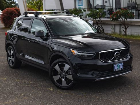 Used 2019 Volvo XC40 T5 Momentum AWD/4WD image 2