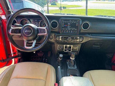 Used 2018 Jeep Wrangler Unlimited Sahara AWD/4WD image 15