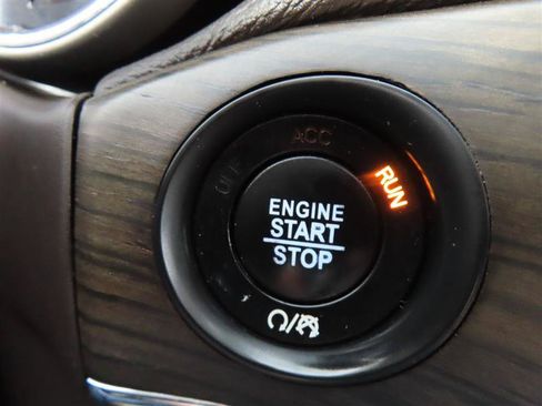 Used 2017 Jeep Grand Cherokee Overland AWD/4WD image 21