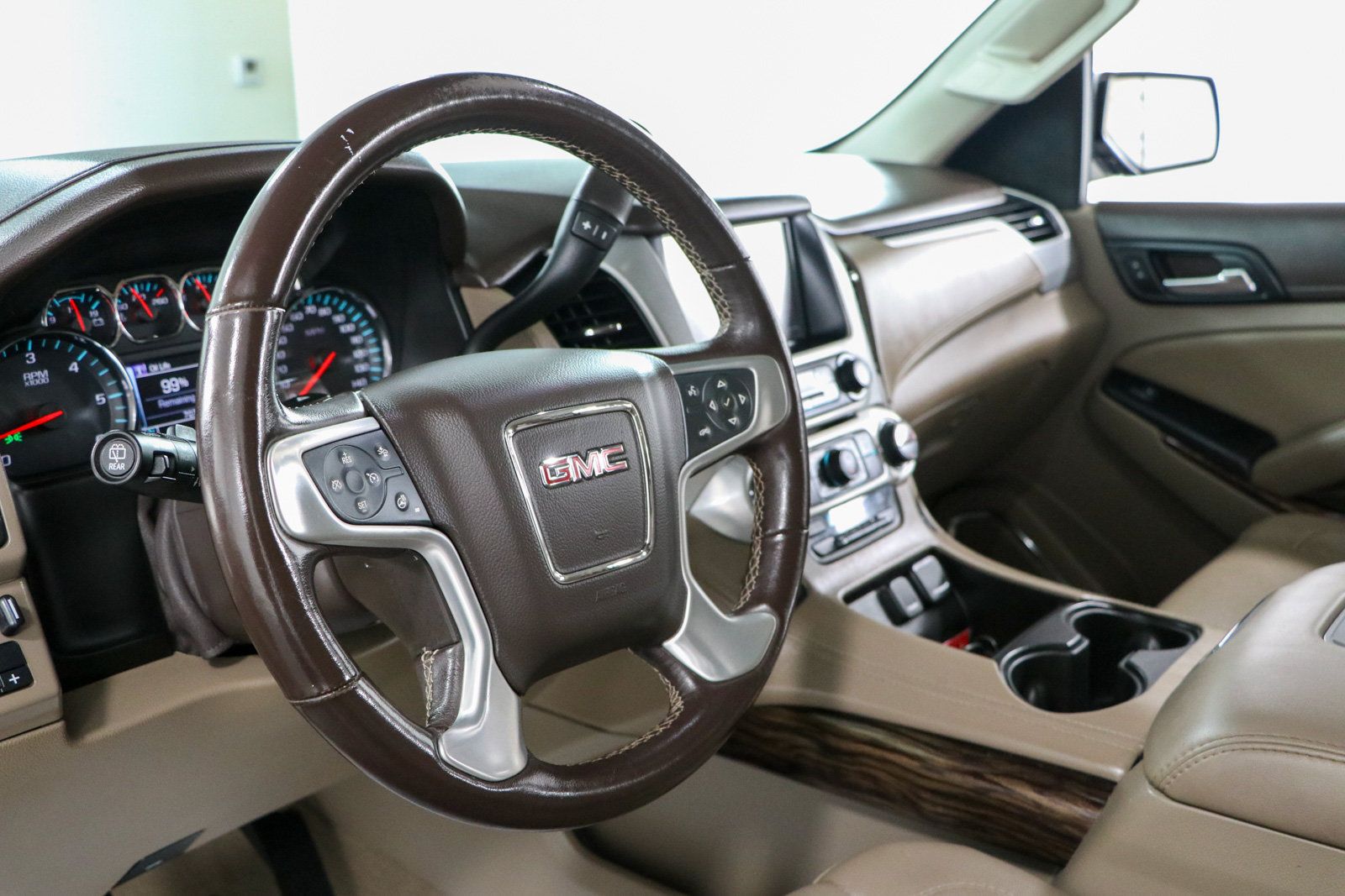 Used 2020 GMC Yukon SLT w/ Premium Edition RWD image 27