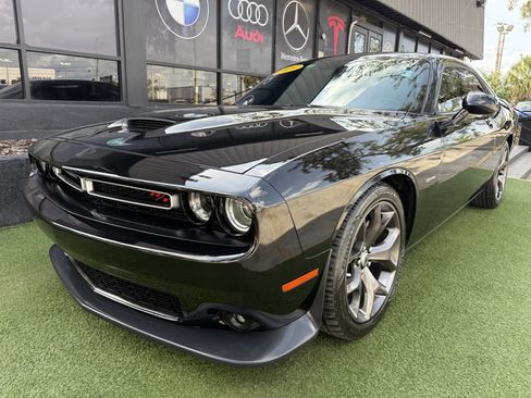 Used 2019 Dodge Challenger R/T w/ Cold Weather Group RWD image 1