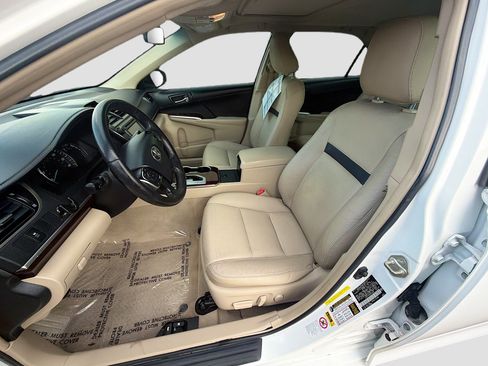 Used 2014 Toyota Camry XLE FWD image 13