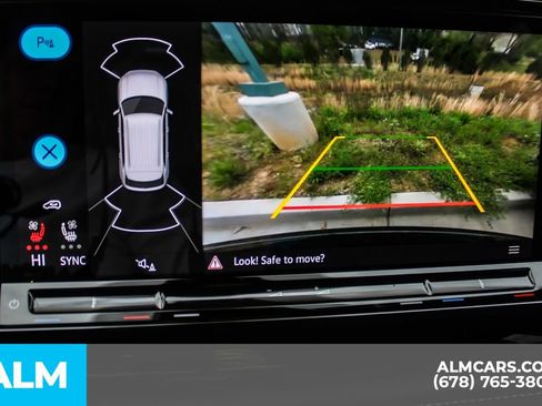 Used 2025 Volkswagen Atlas Cross Sport SE FWD image 32