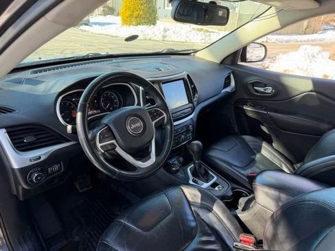 Used 2014 Jeep Cherokee Trailhawk w/ Leather Interior Group AWD/4WD image 32