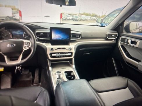Used 2024 Ford Explorer XLT w/ Equipment Group 202A AWD/4WD image 10
