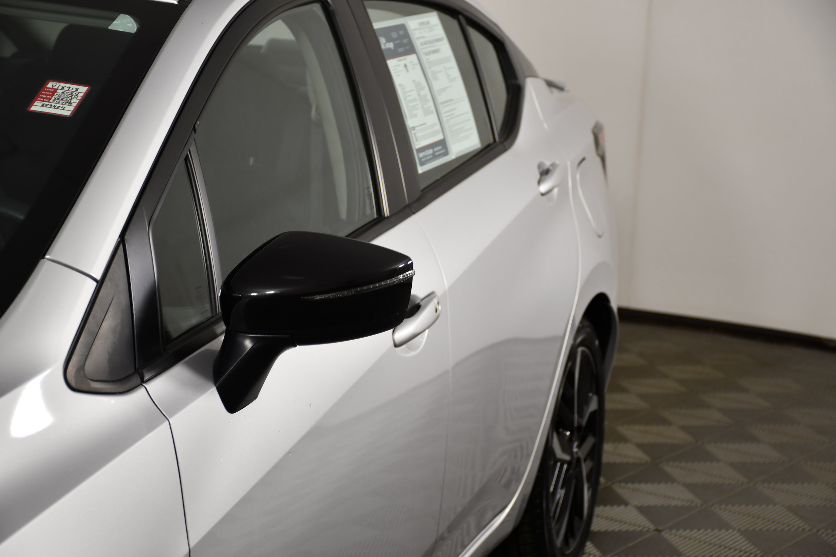 Used 2024 Nissan Versa SR FWD image 13