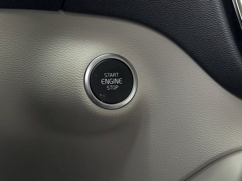 Used 2020 Volvo XC40 T5 Momentum w/ Protection Package Premier image 18