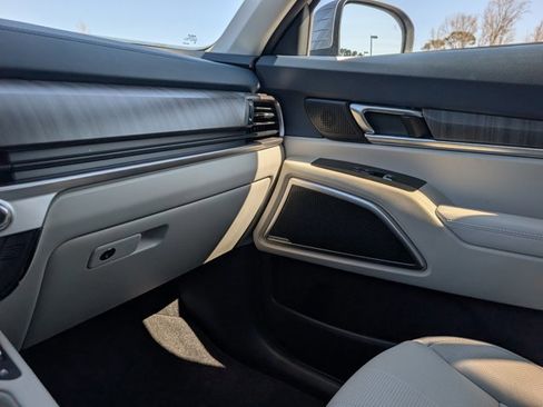 Used 2024 Kia Telluride EX w/ EX Captain's Chair Package image 31