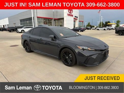 Used 2025 Toyota Camry SE w/ Convenience Package FWD image 1