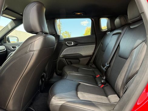Used 2025 Jeep Compass Latitude AWD/4WD image 25